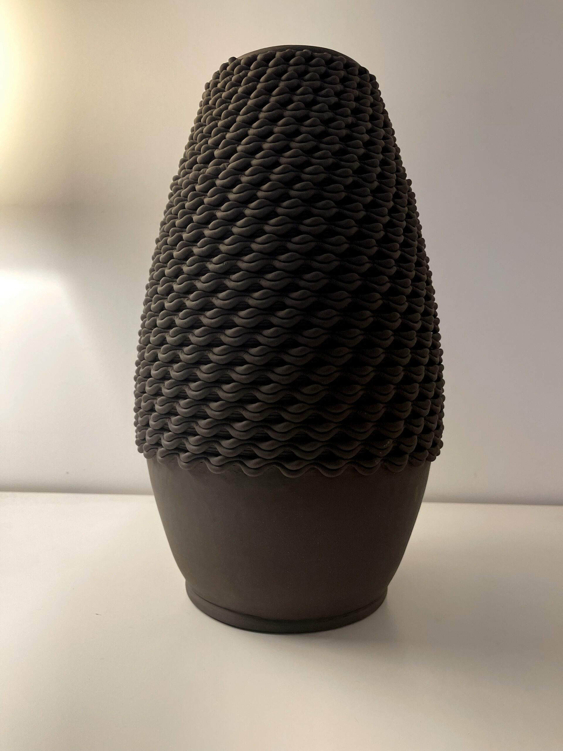 Vase black spiral II